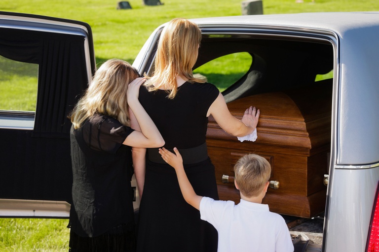 Should Children Go to Funerals?