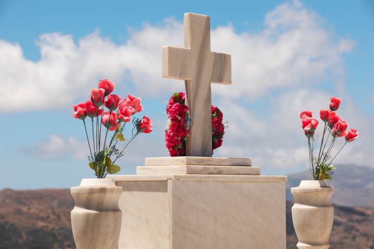 Greek Orthodox Funeral Traditions: A Guide