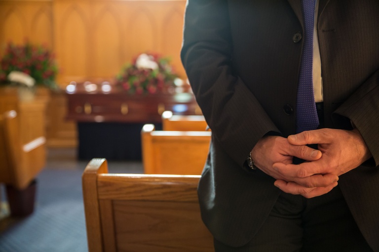 How to become a funeral celebrant